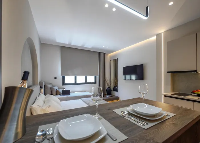 Loena Luxury * Salonic