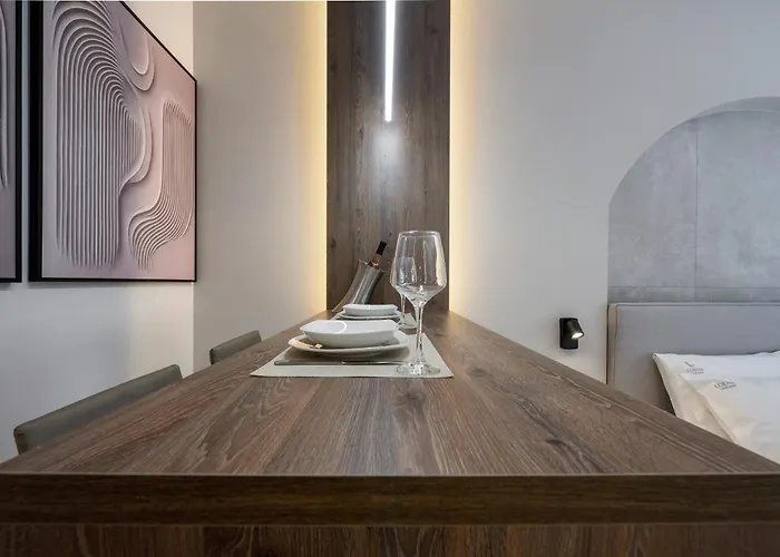 Loena Luxury Salonic